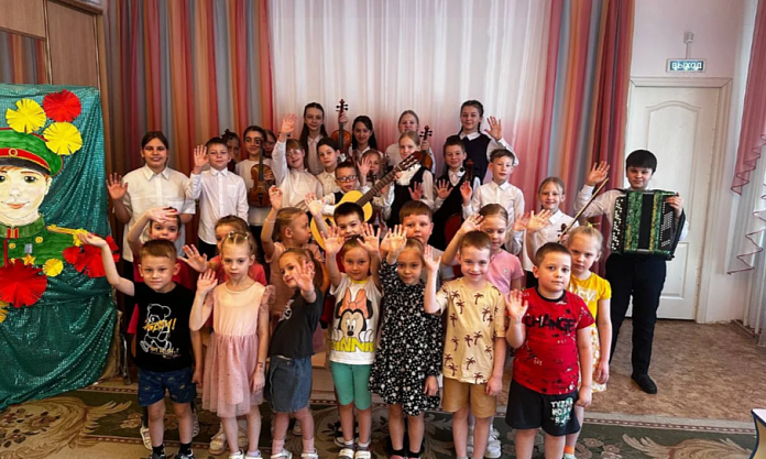 Воспитанники Детской музыкальной школы им. Г. М. Сапаловой подарили дошколятам путешествие в мир музыки