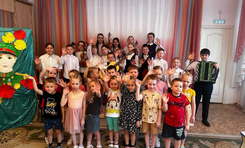 Воспитанники Детской музыкальной школы им. Г. М. Сапаловой подарили дошколятам путешествие в мир музыки