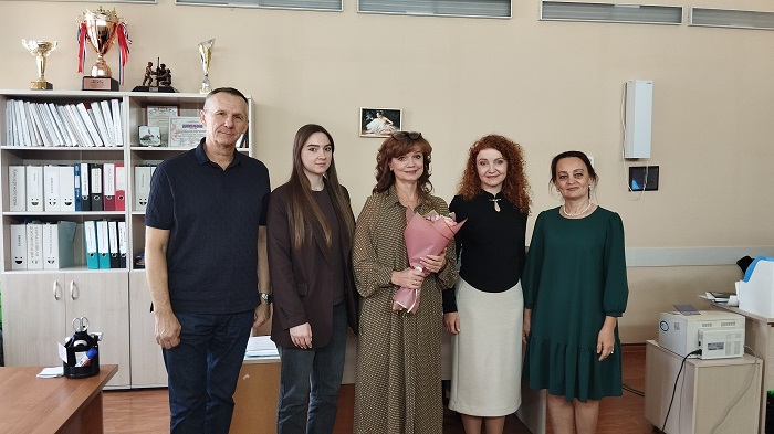 В преддверии Дня учителя руководителей и педагогов дополнительного образования городских учреждений культуры поздравили с профессиональным праздником