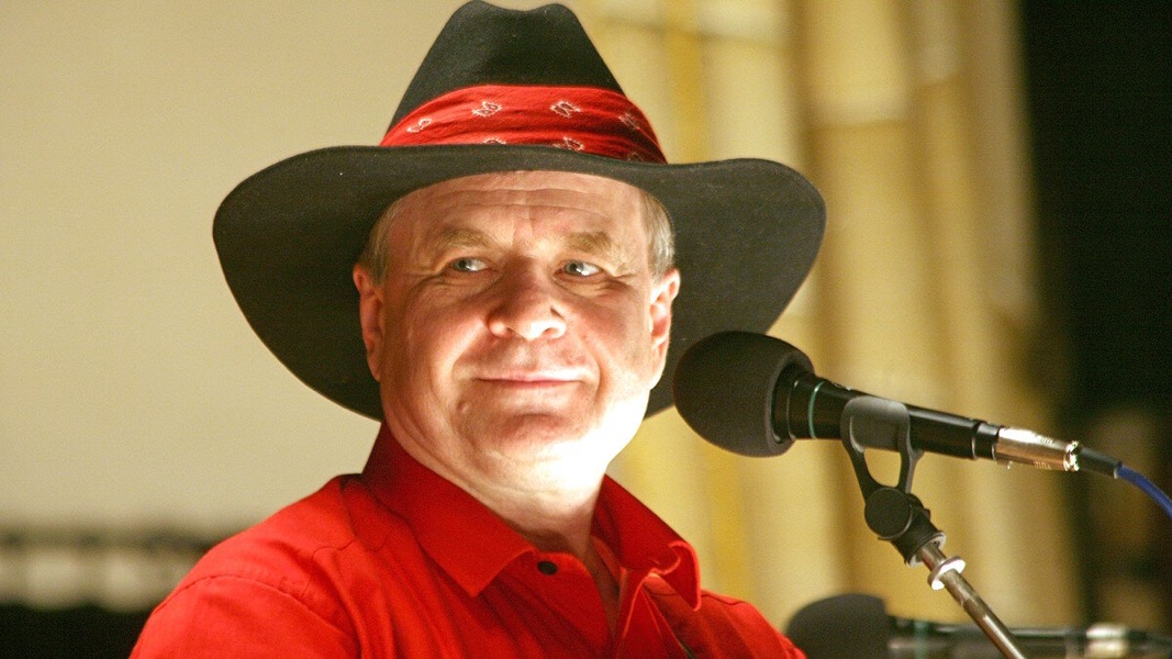 Роль президента фестиваля "Детство на Амуре" и председателя звёздного жюри традиционно примерил Григорий Гладков