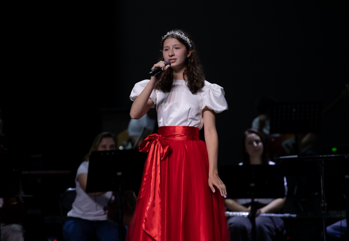 Участники проекта презентовали свои вокальные номера в рамках очного этапа конкурсного прослушивания