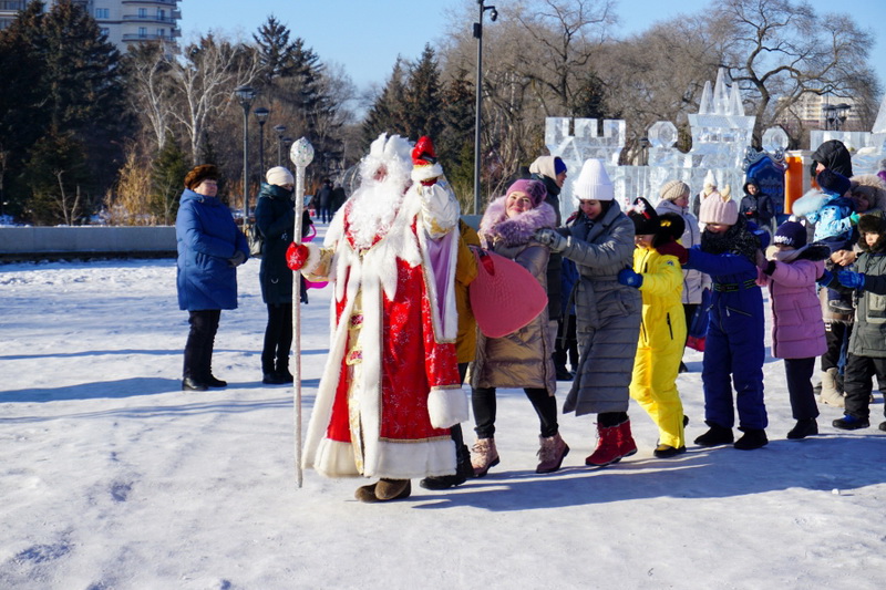 Рождественские гуляния прошли на главной площади Благовещенска