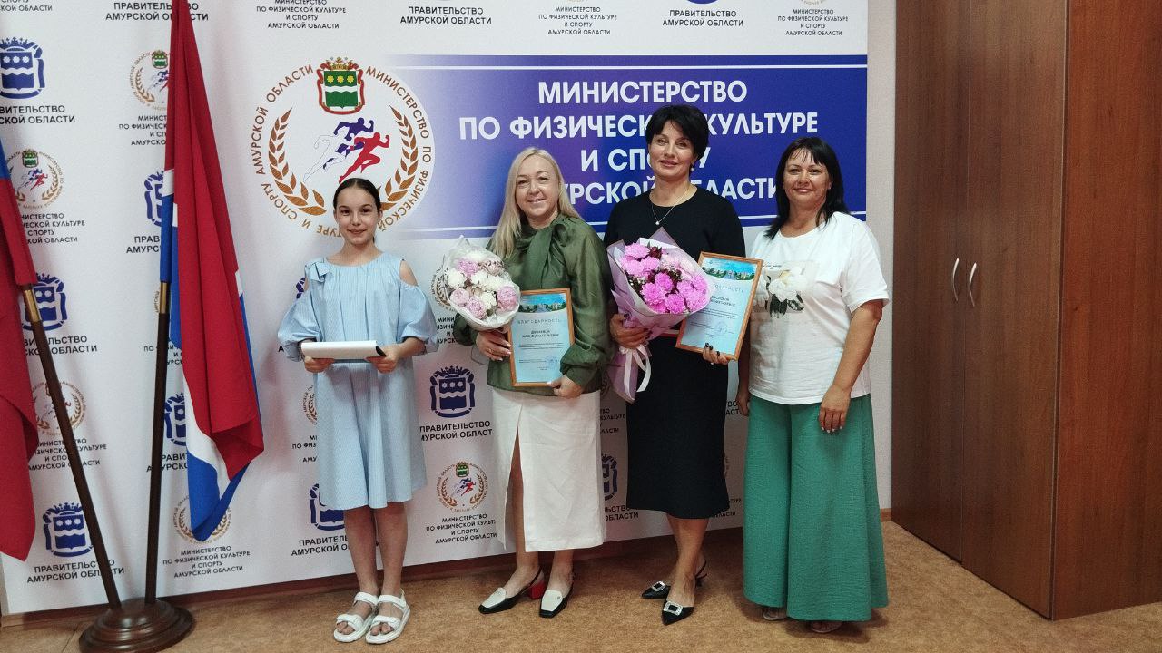 В амурской столице подвели итоги конкурса рисунков «Детство, мир, добро!», посвященного 80-летию Великой Победы и Году защитника Отечества