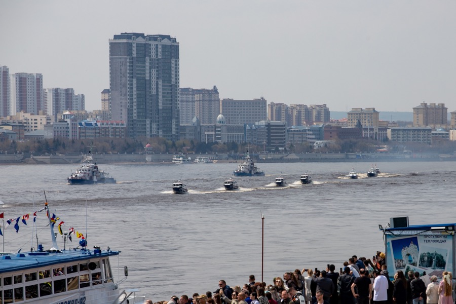  Благовещенске прошёл торжественный парад пограничных катеров и кораблей