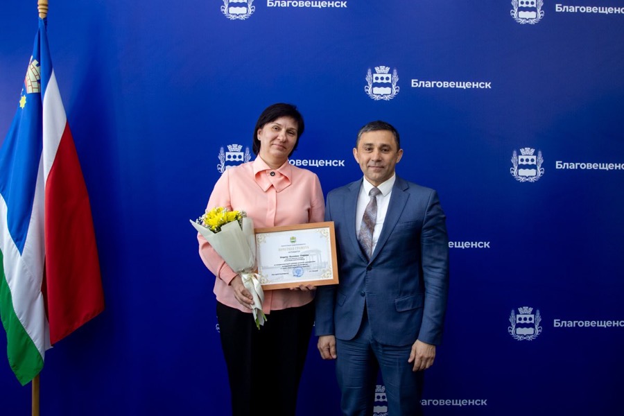 Работников сферы местного самоуправления поздравили с профессиональным праздником