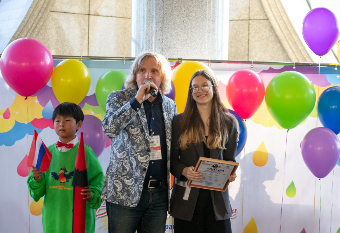 В ОКЦ состоялось открытие выставки конкурса "Коробка с карандашами"