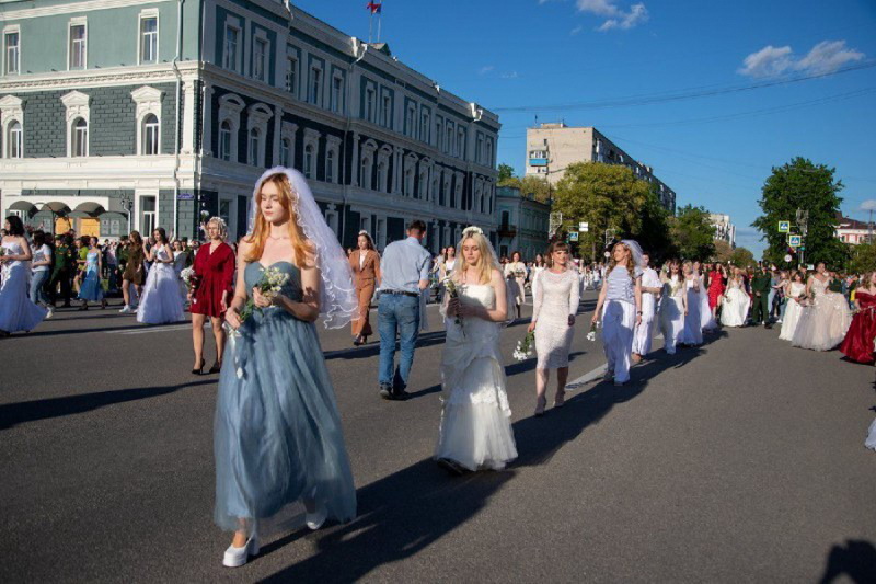 В честь Дня рождения города в Благовещенске состоялся парад невест