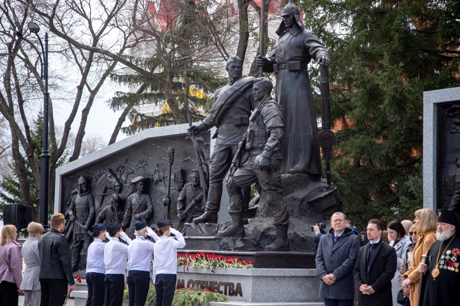 На Площади Победы состоялось торжественное открытие памятника «Защитникам Отечества»!