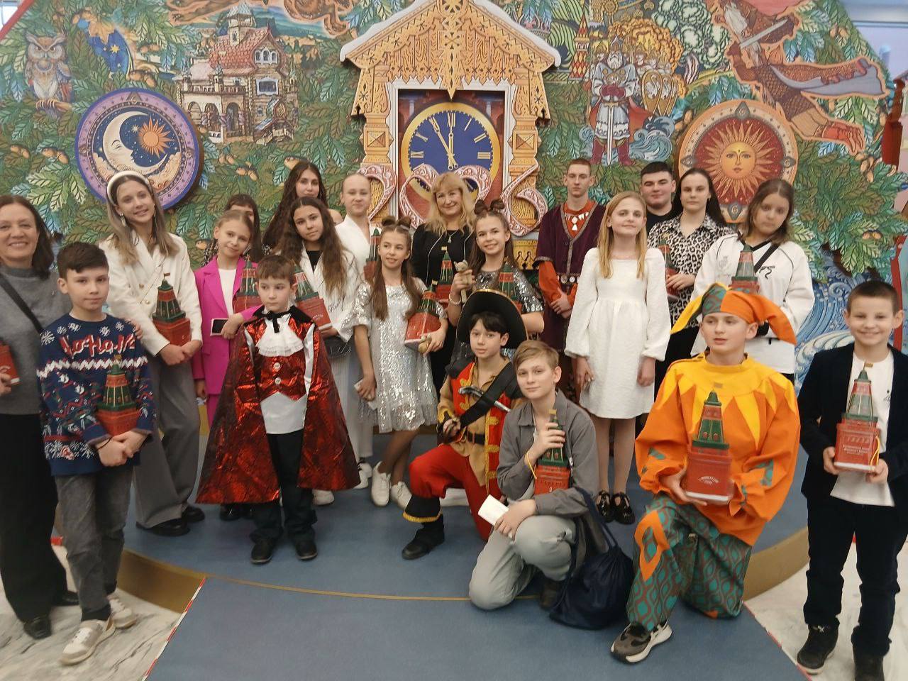 Юные артисты театральной студии "Этюд" побывали на Кремлёвской ёлке