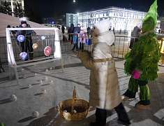 В канун Нового года благовещенцы отправились исследовать просторы галактики (31 декабря)