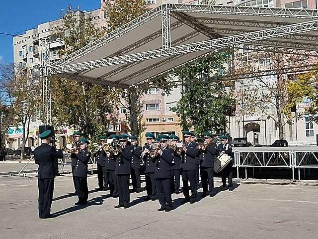 В рамках патриотической акции «День образовательных организаций ФСБ России» на площади ОКЦ состоялась торжественная концертная программа