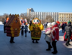 "Широкая Масленица" на площади Общественно-культурного центра (02.03.2025)