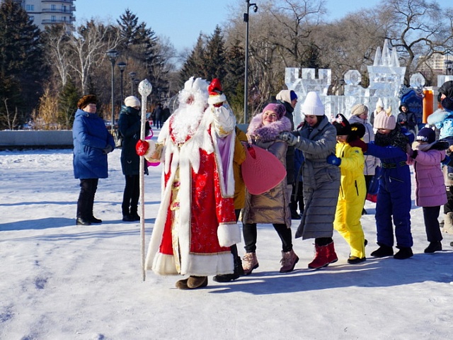 Рождественские гуляния прошли на главной площади Благовещенска