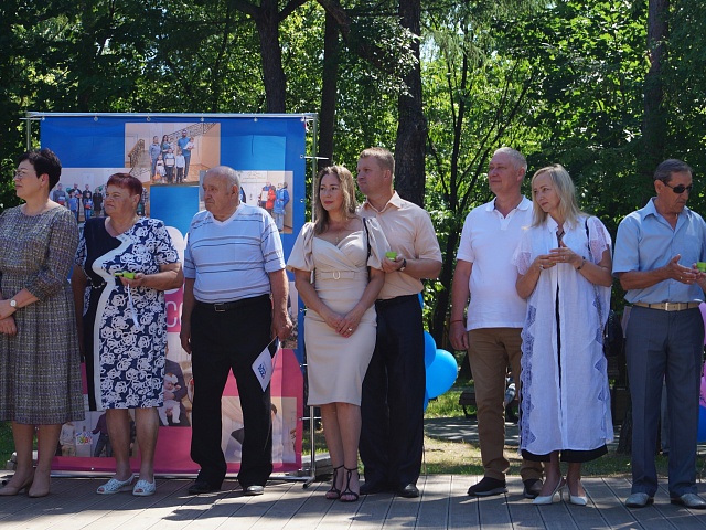 12 пар Благовещенска наградили медалями «За любовь и верность»