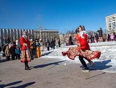 "Широкая Масленица" на площади Общественно-культурного центра (02.03.2025)