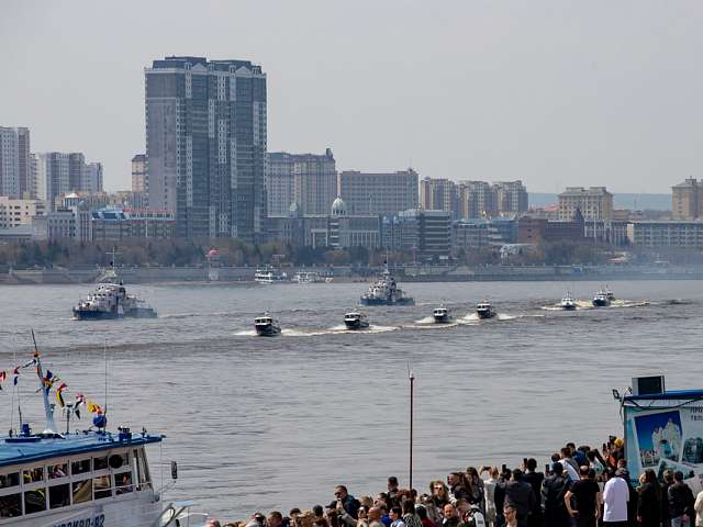  Благовещенске прошёл торжественный парад пограничных катеров и кораблей