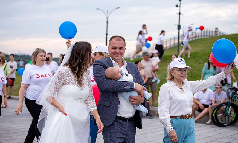 Более 650 жителей Благовещенска присоединились к всероссийской акции «Парад семьи»