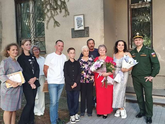 В Благовещенске увековечили память амурского живописца Виктора Борисовича Сурикова