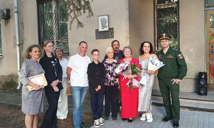 В Благовещенске увековечили память амурского живописца Виктора Борисовича Сурикова