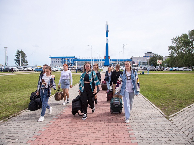 Школьники из ДНР прилетели в Благовещенск для участия в финале фестиваля детского творчества
