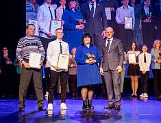 Церемония чествования стипендиатов премии мэра Благовещенска (22.12.2024)