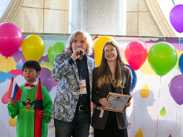 В ОКЦ состоялось открытие выставки конкурса "Коробка с карандашами"