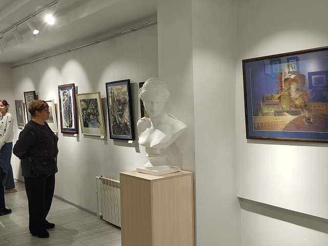 В художественной школе им. П.С. Евстафьева состоялось торжественное открытие экспозиции «Чёрно‑белые истории»