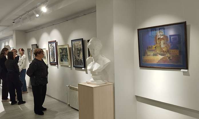 В художественной школе им. П.С. Евстафьева состоялось торжественное открытие экспозиции «Чёрно‑белые истории»