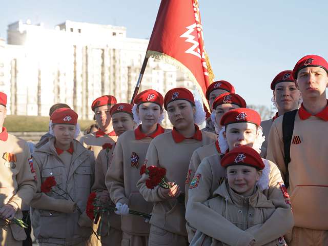 Главный патриотический день страны благовещенцы встретили памятной акцией «Рассвет нашей Победы»