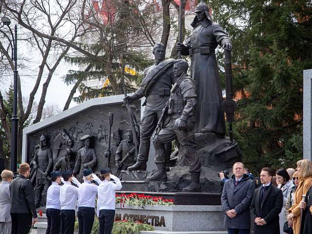 На Площади Победы состоялось торжественное открытие памятника «Защитникам Отечества»!