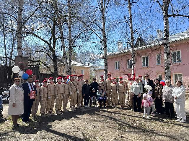 В преддверии Дня великой Победы в Благовещенске адресно поздравили ветеранов Великой отечественной войны