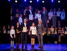 Церемония чествования стипендиатов премии мэра Благовещенска (22.12.2024)