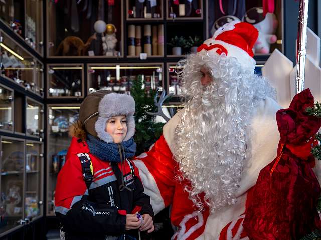 ️На центральной площади Благовещенска начала работу резиденция Деда Мороза