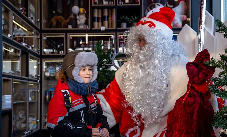 ️На центральной площади Благовещенска начала работу резиденция Деда Мороза