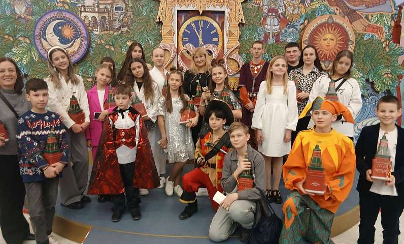 Юные артисты театральной студии "Этюд" побывали на Кремлёвской ёлке