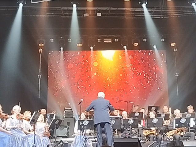 «Амур Джаз Бэнд» провёл горожан по страницам отечественных кинолент