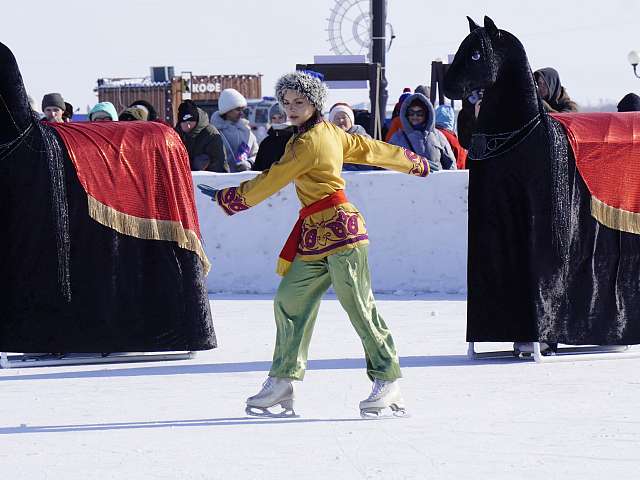 В финальный день "Зимфеста" жителей амурской столицы погрузили в атмосферу сказки