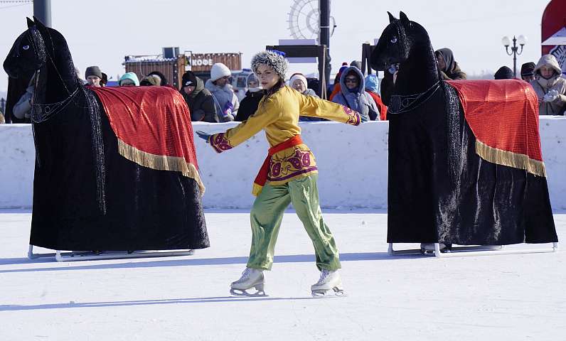 В финальный день "Зимфеста" жителей амурской столицы погрузили в атмосферу сказки