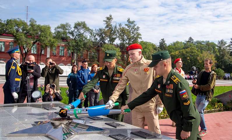 В 81‑ю годовщину Победы над милитаристской Японией и окончания Второй мировой войны на площади Победы торжественно зажгли Вечный огонь