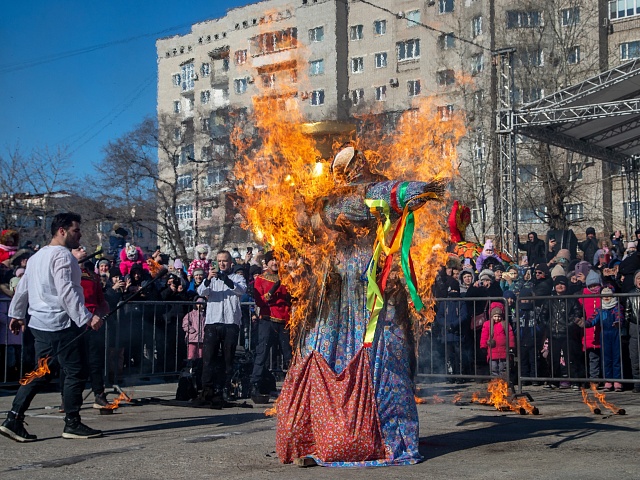 На площади Общественно-культурного центра прогремела "Широкая Масленица"!