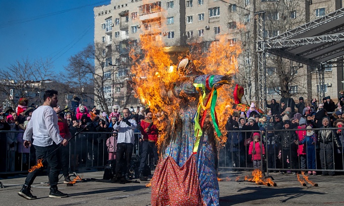 "Широкая Масленица" на площади Общественно-культурного центра (02.03.2025)