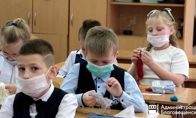 В Благовещенске временно отменяются все массовые детские мероприятия и вводят масочный режим