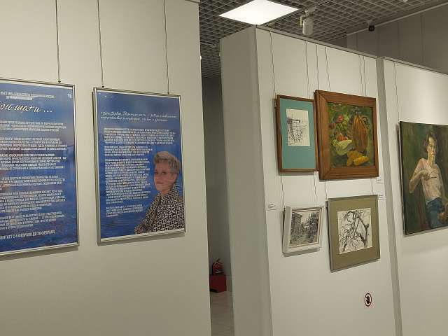 В Выставочном зале открылась первая персональная выставка члена Союза художников России Натальи Кузнецовой — «Мои шаги…»