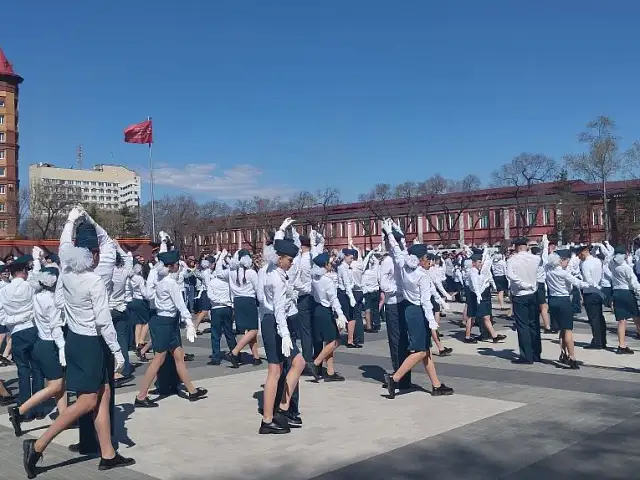Жители амурской столицы закружились в памятном вальсе